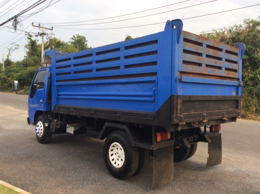 รถ 6 ล้อ Isuzu NPR