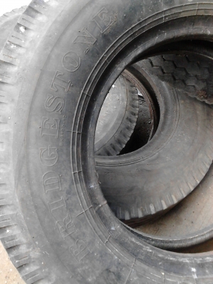 9.00-20 BRIDGESTONE มี 4 เส้น TEL.081-427-3941