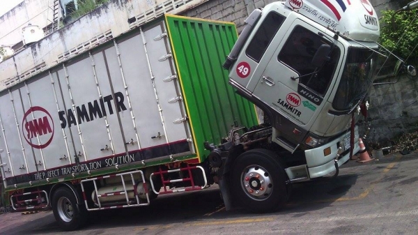 HINO 6 ล้อสมอเงิน