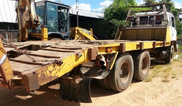 HINO F18 - 185 HP HO7C สิบล้อเพลาเดียว เทรลเลอร์ท้ายลาดมีหางพับขึ้นรถแบ็คโฮร PC 200 ขึ้นได้เลยครับไม่มีปัญหา เครื่องเดิมเกียร์เดิมแรงดีสุดๆครับ หัวเก๋งสวยไม่มีผุบางๆเดิมๆภายในเก๋งคอนโซลครบ พวงมาลัยเพาเวอร์ ระบบเบรคทริ๊ปฟี้ ช่วงล่างแน่นคัชซีสวยไม่มีบวม ยาง