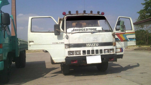 ISUZU  Nkr110 เครื่อง 4BE1 กระบะคาร์โก้...สามารถดูสภาพรถและทดลองขับได้ที่ศูนย์พักรถ truck2hand จังหวัดสระบุรีและยังสามารถต่อรองราคาได้อีกครับ