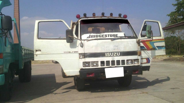 ISUZU  Nkr110 เครื่อง 4BE1 กระบะคาร์โก้...สามารถดูสภาพรถและทดลองขับได้ที่ศูนย์พักรถ truck2hand จังหวัดสระบุรีและยังสามารถต่อรองราคาได้อีกครับ