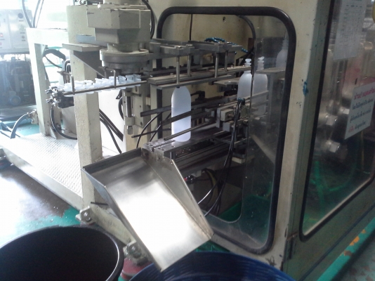 เครื่องเป่าขวดสำเร็จรูป ขายเหมายกไลน์ผลิต ไลน์ผสมเม็ดและขึ้นรูปเป่าขวดสำเร็จรูป จำนวน 2 ไลน์ผลิต ยี่ห้อ SMC ปี 2005 และ 2002 เครื่องจักรยังใหม่ครับ ยังใช้งานอยู่