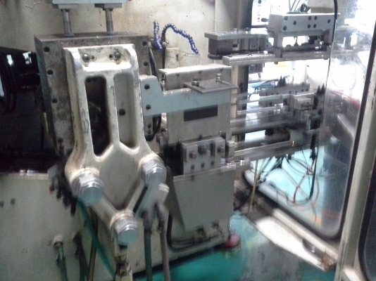 เครื่องเป่าขวดสำเร็จรูป ขายเหมายกไลน์ผลิต ไลน์ผสมเม็ดและขึ้นรูปเป่าขวดสำเร็จรูป จำนวน 2 ไลน์ผลิต ยี่ห้อ SMC ปี 2005 และ 2002 เครื่องจักรยังใหม่ครับ ยังใช้งานอยู่