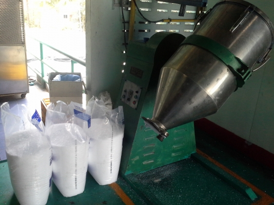 เครื่องเป่าขวดสำเร็จรูป ขายเหมายกไลน์ผลิต ไลน์ผสมเม็ดและขึ้นรูปเป่าขวดสำเร็จรูป จำนวน 2 ไลน์ผลิต ยี่ห้อ SMC ปี 2005 และ 2002 เครื่องจักรยังใหม่ครับ ยังใช้งานอยู่