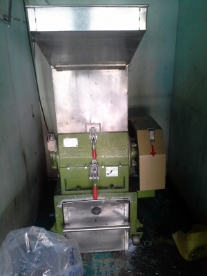 เครื่องเป่าขวดสำเร็จรูป ขายเหมายกไลน์ผลิต ไลน์ผสมเม็ดและขึ้นรูปเป่าขวดสำเร็จรูป จำนวน 2 ไลน์ผลิต ยี่ห้อ SMC ปี 2005 และ 2002 เครื่องจักรยังใหม่ครับ ยังใช้งานอยู่