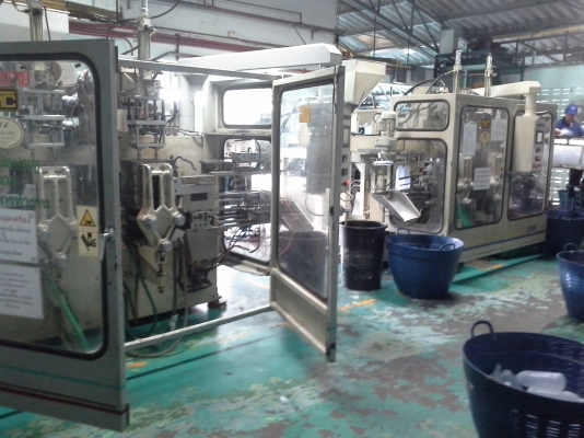 เครื่องเป่าขวดสำเร็จรูป ขายเหมายกไลน์ผลิต ไลน์ผสมเม็ดและขึ้นรูปเป่าขวดสำเร็จรูป จำนวน 2 ไลน์ผลิต ยี่ห้อ SMC ปี 2005 และ 2002 เครื่องจักรยังใหม่ครับ ยังใช้งานอยู่