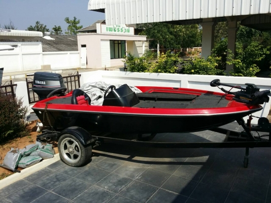 เรือตกปลา พร้อมใช้งาน