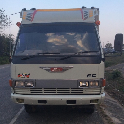 ขายหกล้อตู้แห้ง3บานฮีโน่สภาพเดิมๆสวยจัดแอร์หนาวรถแท้ห้างช่วงยาว550เมตรเครื่องwo4d120แรง. เอกสารพร้อมโอน