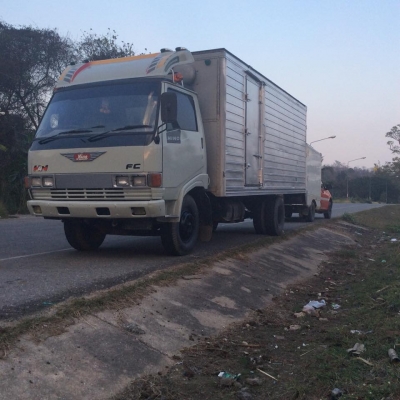 ขายหกล้อตู้แห้ง3บานฮีโน่สภาพเดิมๆสวยจัดแอร์หนาวรถแท้ห้างช่วงยาว550เมตรเครื่องwo4d120แรง. เอกสารพร้อมโอน