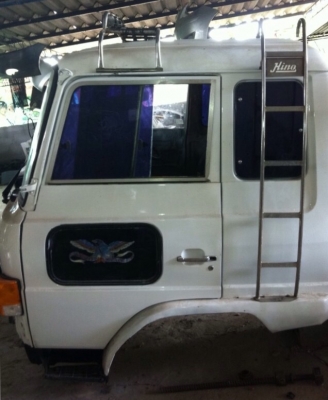 ขายด่วน หัวเก๋ง HINO F18 สวยจัดไม่มีผุภายในคอนโซลสวยครบ ชุดเรือนไมล์ พวงมาลัยอยู่ครบพร้อม พื้นสวยไม่มีผุ พร้อมติดตั้งพร้อมใช้งานได้เลยครับ ราคาต่อรองได้ครับ