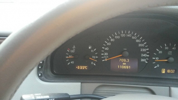 ขายด่วน  รถ BENZ E200 COMPRESSER ปี 2000