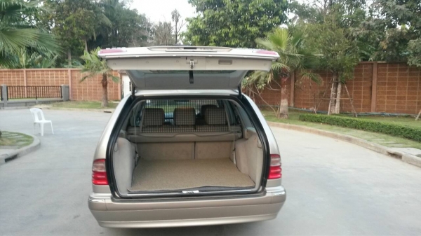 ขายด่วน  รถ BENZ E200 COMPRESSER ปี 2000