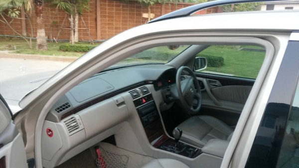 ขายด่วน  รถ BENZ E200 COMPRESSER ปี 2000