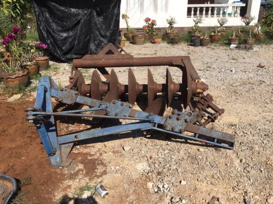 ขายรถไถ2เพลา FORD NEWHOLLAND 6640 เล่มทะเบียน  สนใจโทร 081-970-1072