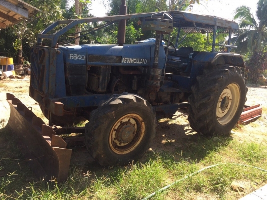 ขายรถไถ2เพลา FORD NEWHOLLAND 6640 เล่มทะเบียน  สนใจโทร 081-970-1072