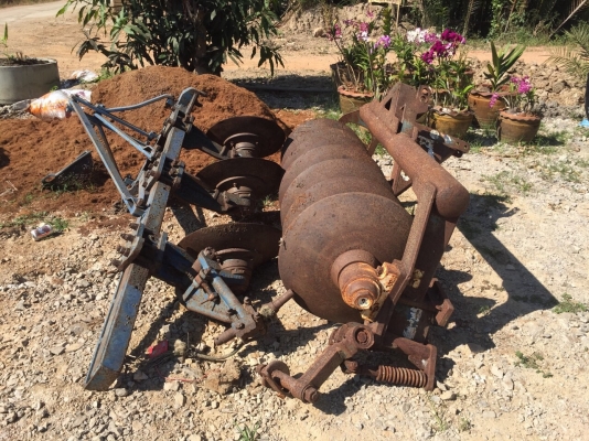 ขายรถไถ2เพลา FORD NEWHOLLAND 6640 เล่มทะเบียน  สนใจโทร 081-970-1072