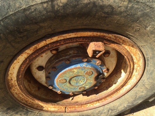 ขายรถไถ2เพลา FORD NEWHOLLAND 6640 เล่มทะเบียน  สนใจโทร 081-970-1072