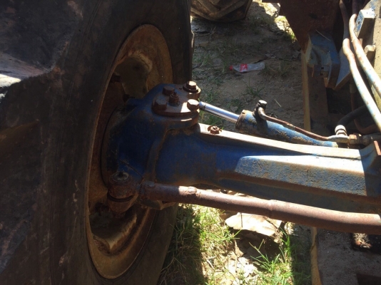 ขายรถไถ2เพลา FORD NEWHOLLAND 6640 เล่มทะเบียน  สนใจโทร 081-970-1072