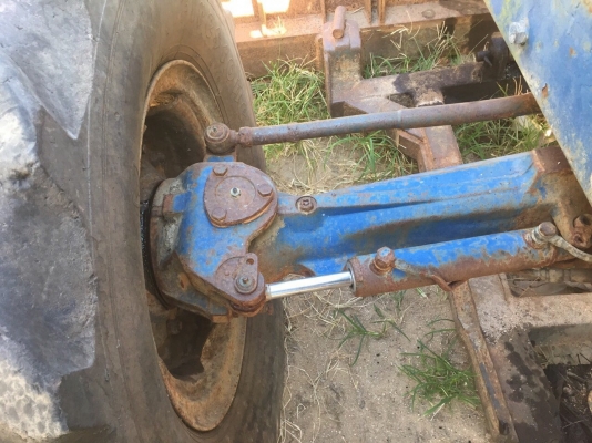 ขายรถไถ2เพลา FORD NEWHOLLAND 6640 เล่มทะเบียน  สนใจโทร 081-970-1072