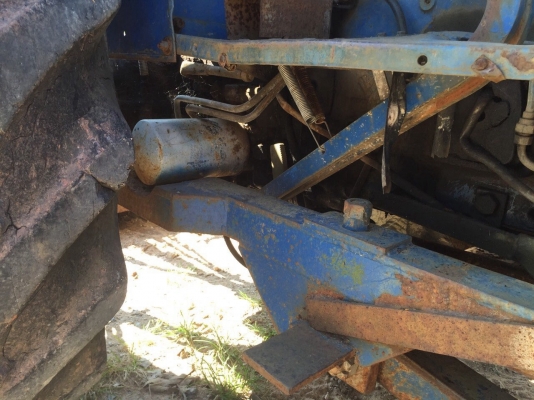 ขายรถไถ2เพลา FORD NEWHOLLAND 6640 เล่มทะเบียน  สนใจโทร 081-970-1072