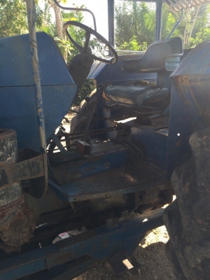 ขายรถไถ2เพลา FORD NEWHOLLAND 6640 เล่มทะเบียน  สนใจโทร 081-970-1072