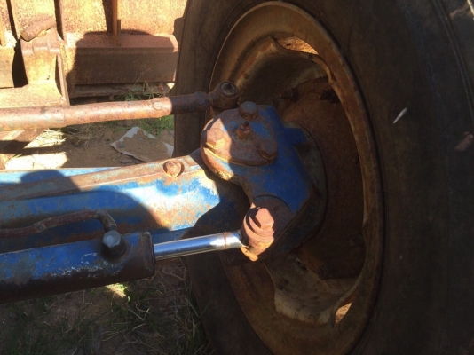 ขายรถไถ2เพลา FORD NEWHOLLAND 6640 เล่มทะเบียน  สนใจโทร 081-970-1072