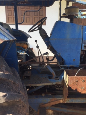 ขายรถไถ2เพลา FORD NEWHOLLAND 6640 เล่มทะเบียน  สนใจโทร 081-970-1072