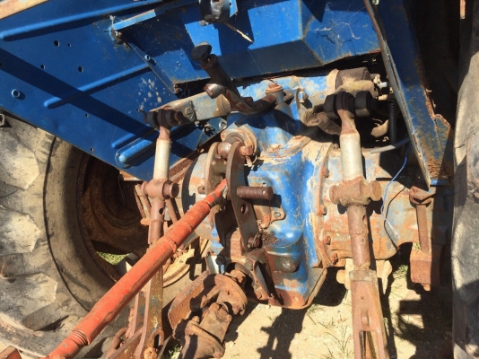 ขายรถไถ2เพลา FORD NEWHOLLAND 6640 เล่มทะเบียน  สนใจโทร 081-970-1072