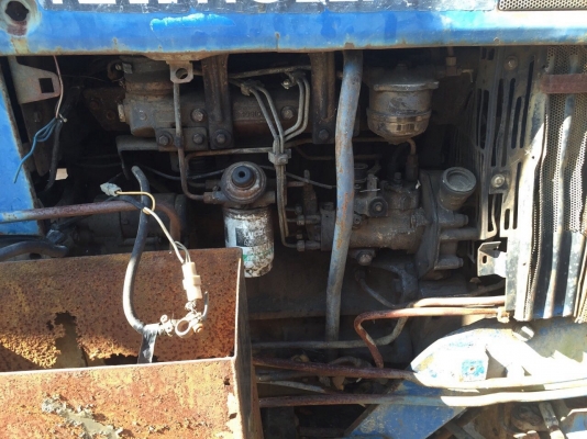 ขายรถไถ2เพลา FORD NEWHOLLAND 6640 เล่มทะเบียน  สนใจโทร 081-970-1072