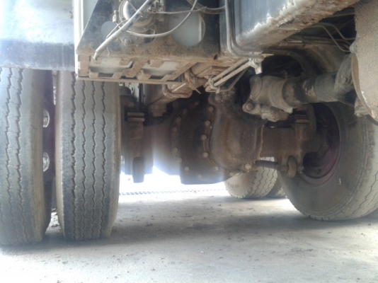 ขายรถบรรทุก10ล้อ2เพลา บรรทุกน้ำมัน16000ลิตร สภาพสวย เครื่องดี เกียร์ดี สโลว์กลาง คัสชีส์ดี GPSไม่มีครับ