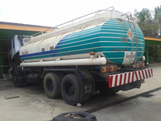 ขายรถบรรทุก10ล้อ2เพลา บรรทุกน้ำมัน16000ลิตร สภาพสวย เครื่องดี เกียร์ดี สโลว์กลาง คัสชีส์ดี GPSไม่มีครับ