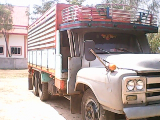 10 ล้อดั้มหัวยาว