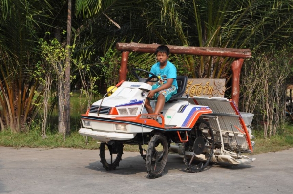 ขายรถดำนาราคาถูก KUBOTA S1-400 (4แถว) สภาพสวยเดิมจากญี่ปุ่นยังไม่เคยใช้ในไทย 48,000เท่านั้น