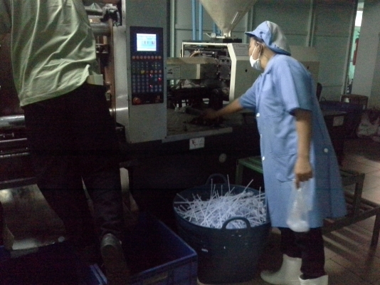 เครื่องฉีดพลาสติก 150 ตัน มือหนึ่ง นำเข้าจากประเทศ ฮ่องกง EASYMASTER ปี 2009 ซื้อมาใหม่ใช้งานน้อย ไม่มีออเดอร์ เครื่องฉีดพลาสติก 150 ตัน มือหนึ่ง นำเข้าจากประเทศ ฮ่องกง EASYMASTER ปี 2009 ซื้อมาใหม่ใช้งานน้อย ไม่มีออเดอร์