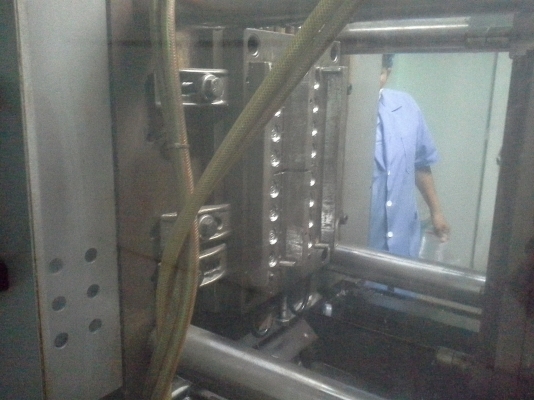 เครื่องฉีดพลาสติก 150 ตัน มือหนึ่ง นำเข้าจากประเทศ ฮ่องกง EASYMASTER ปี 2009 ซื้อมาใหม่ใช้งานน้อย ไม่มีออเดอร์ เครื่องฉีดพลาสติก 150 ตัน มือหนึ่ง นำเข้าจากประเทศ ฮ่องกง EASYMASTER ปี 2009 ซื้อมาใหม่ใช้งานน้อย ไม่มีออเดอร์