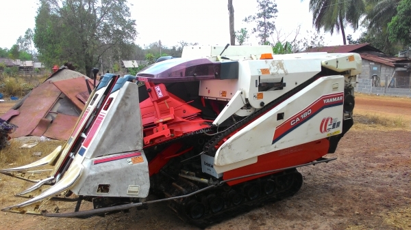 รถเกี่ยวข้าวนั่งขับ