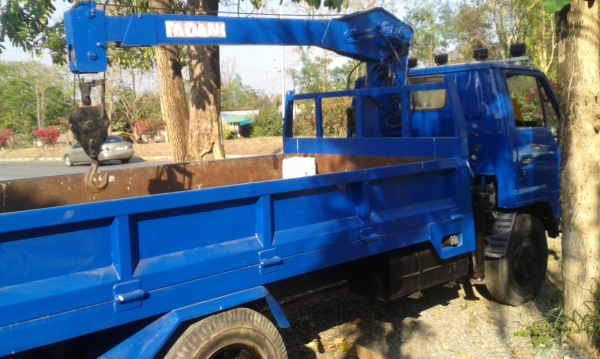 รถหกล้อติดเครน