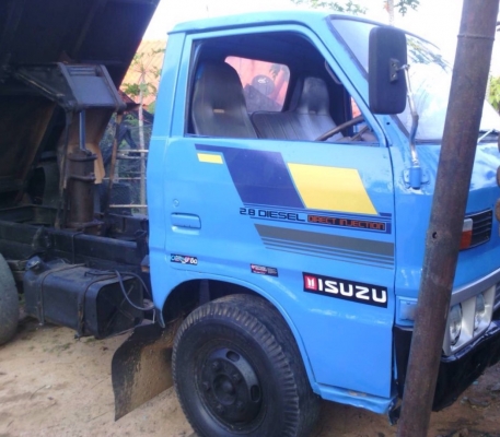 ISUZU TL 88 HP หกล้อดั๊มพ์ กระบะดั๊มพ์เหล็กขาด 3-4 คิวความยาว 3.20 เมตรสภาพสวยดีพร้อมบรรทุกได้เลย เครื่องแรงดีไม่มีเยิ้ม หัวเก๋งสวยบางเดิมไม่มีผุภายในเก๋งคอนโซลครบพร้อม พวงมาลัยธรรมดา ช่วงล่างเดิมๆคัชซีไม่มีบวม คานหน้ากับเฟืองท้าย 5 น็อต ยางสภาพดี 65\% พร้