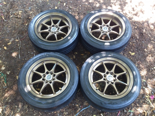 ขายแม็ก CE28  4รู100 ขอบ15  หน้า7  ET38. หลัง8  ET28  พร้อมยาง195/55R15  NITTO  MADE  IN  JAPAN  ปี13  ดอกยางเต็มสวยเท่ากันไม่ร้าวไม่แตกลายไม่กินข้าง จำนวน 1 ชุด