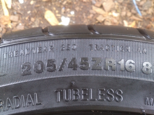 ขายแม็กCE28  4รู100  ขอบ16  7นิ้ว ET38 พร้อมยางKUMHO 205/45R16  ยางปี13 ดอกยางเต็มสวยลึกไม่แตกไม่ร้าวไม่กินข้าง  จำนวน 1  ชุด