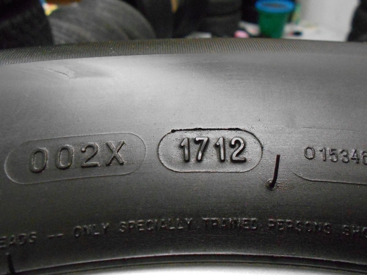 ขายยาง Michelin Crossterrain 265/65/17 ปี 12 ดอกสวย ไม่มีปะ 1 ชุด/ใส่ ถ่วงฟรีค่ะ