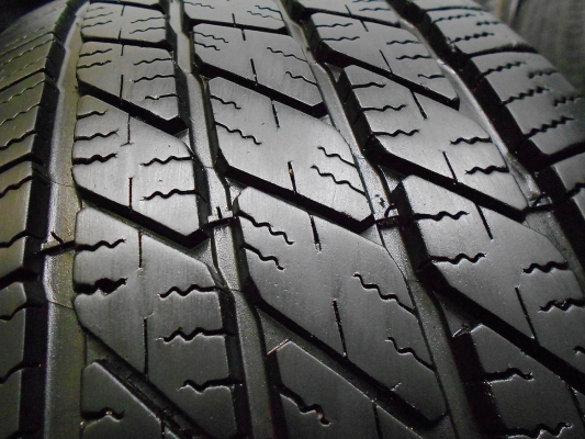 ขายยาง Michelin Crossterrain 265/65/17 ปี 12 ดอกสวย ไม่มีปะ 1 ชุด/ใส่ ถ่วงฟรีค่ะ