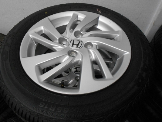 ขายล้อแม็ก New Honda Jazz ขอบ 15 พร้อมยาง Goodyear 175/65/15 ป้ายแดงปี 14/เทิร์นได้-ใส่,ส่งฟรีค่ะ