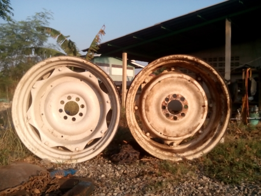 ขายกระทะล้อหลังรถไถFORD 6600 ขอบ34 คู่ละ 7,000 บาท