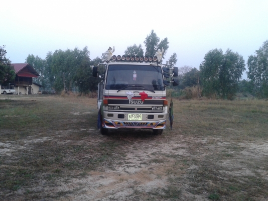 รถอีซูซุ 10 ล้อ พื้นเรียบ FVM 175 แรงม้า. ปี 38 ลดเหลือ 300000 รถอีซูซุ 10 ล้อ พื้นเรียบ FVM 175 แรงม้า. ปี 38 ลดเหลือ 300000