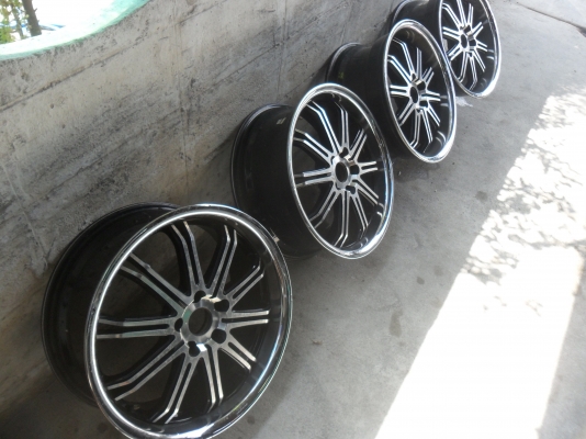ล้อแม็ก 18นิ้ว 5รู114 สวยๆ 4 วง ราคา 8900 บาท ล้อแม็ก 18นิ้ว 5รู114 สวยๆ 4 วง ราคา 8900 บาท