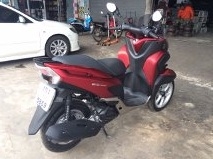 ขายรถมอเตอร์ไซต์ ยามาฮ่า Tricity สีแดง ปี14 จ.บุรีรัมย์0816002496