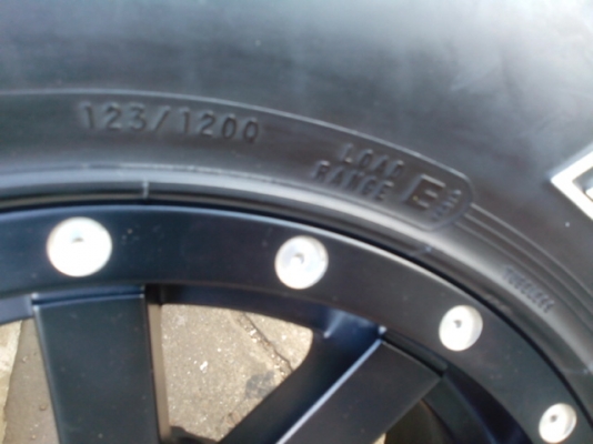 ขายยาง Cooper ขนาด 265/75/16  mud