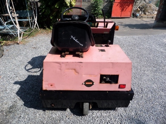 รถกวาดดูดฝุ่น AMANO เครื่อง HONDA 11 แรง สภาพพร้อมใช้